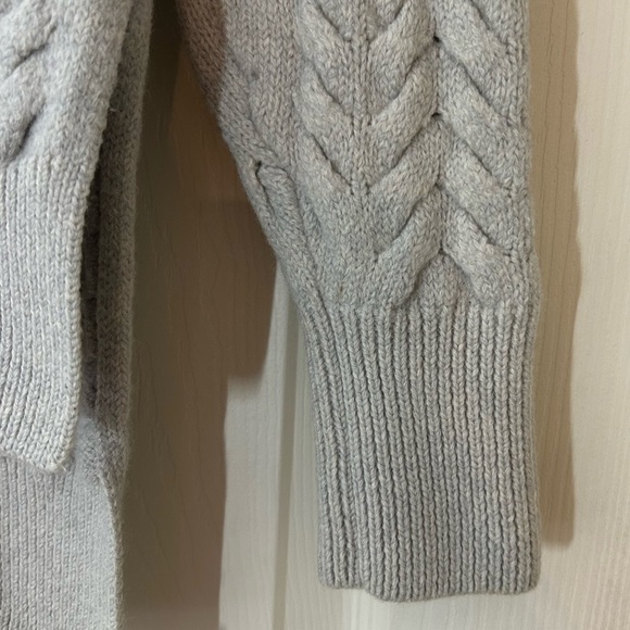 Aritzia Wilfred Free 100% Wool Turtleneck Chevron Pattern Sweater Size Sm Gray - Picture 11 of 13